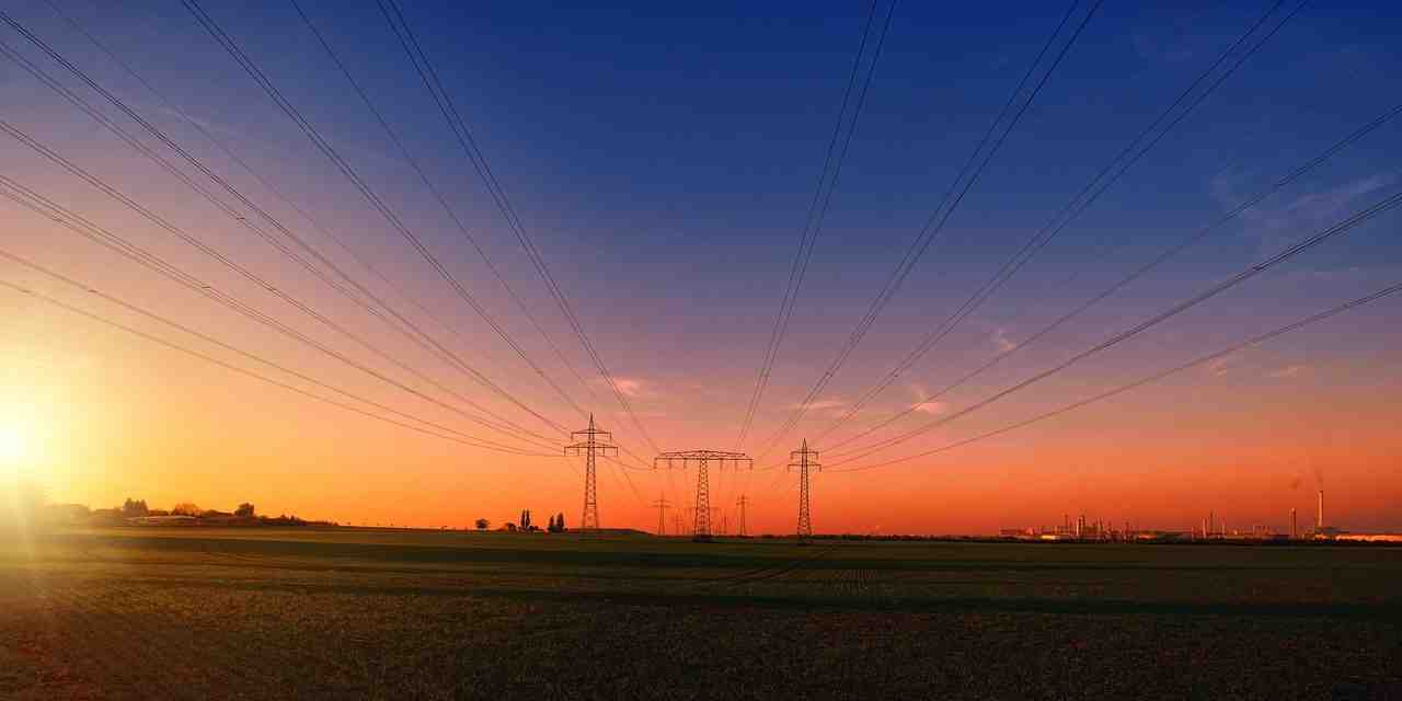 electricité, poteaux électriques, les lignes électriques